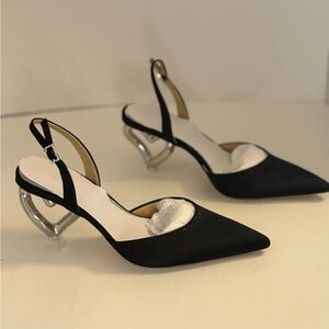 Badgley Mischka Lucille NEW Black Satin Silver Heart Heels Women’s 6.5